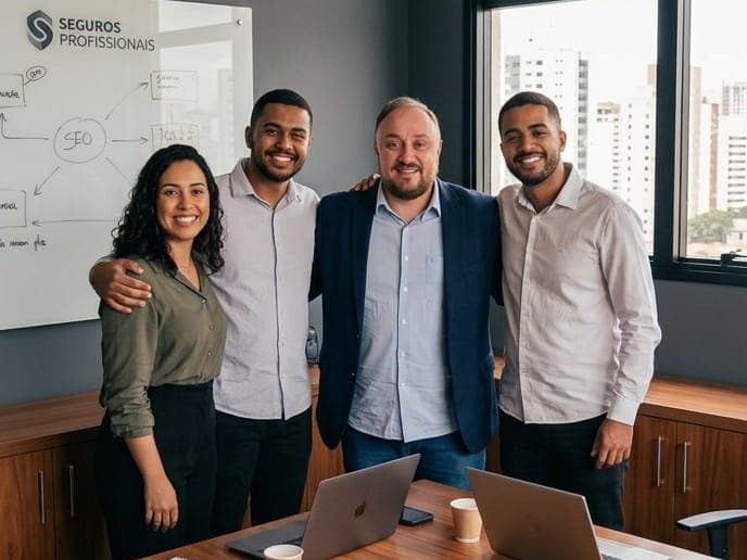Equipe da Spadina Corretora no escritório em Campinas